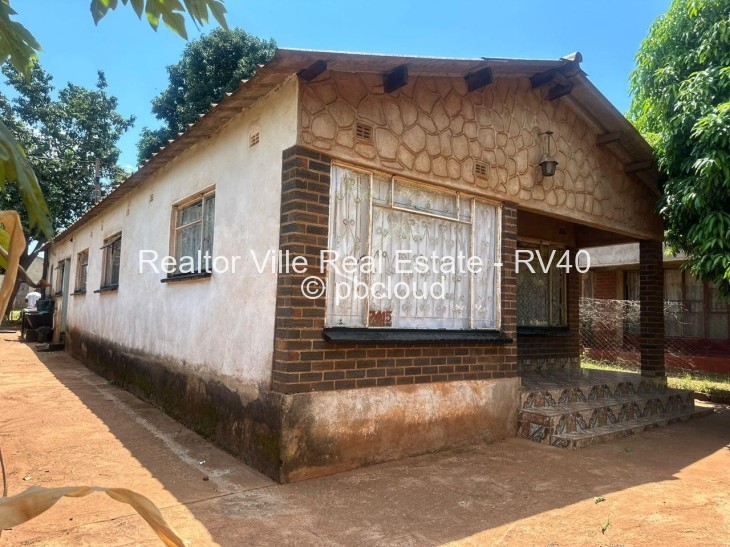 6 Bedroom House for Sale in Kuwadzana, Harare