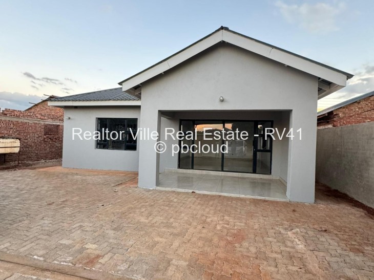 4 Bedroom House for Sale in Kuwadzana, Harare