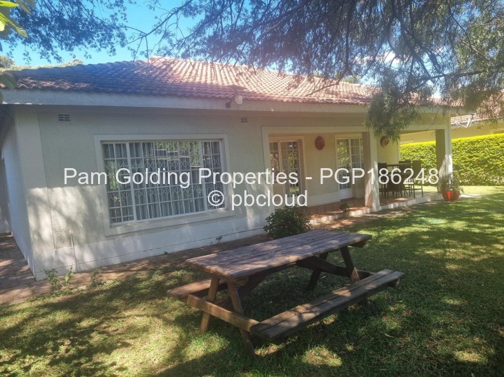 Townhouse/Complex/Cluster to Rent in Newlands, Harare