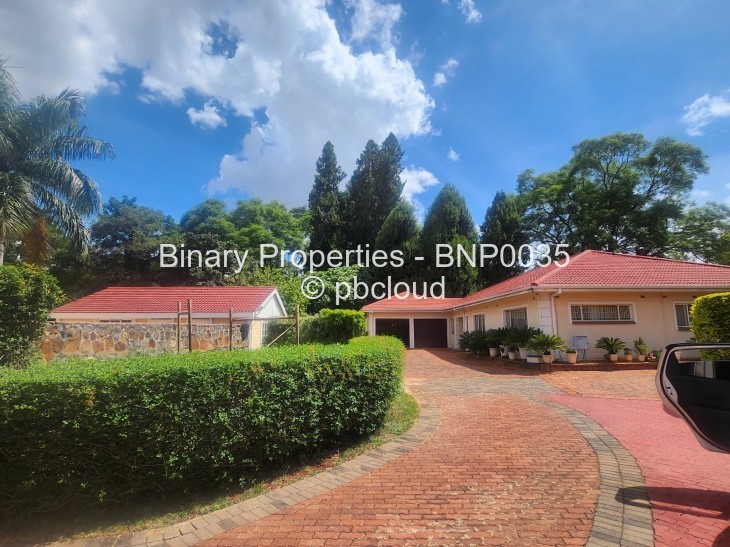Townhouse/Complex/Cluster to Rent in Chisipite, Harare