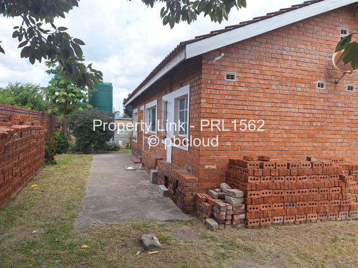 2 Bedroom Cottage/Garden Flat for Sale in Waterfalls, Harare