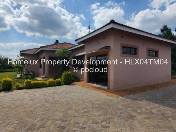 Townhouse/Complex/Cluster for Sale in Borrowdale, Harare