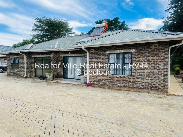 Townhouse/Complex/Cluster to Rent in Marlborough, Harare