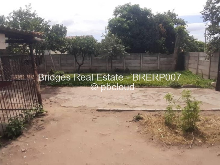 5 Bedroom House for Sale in Chitungwiza, Chitungwiza