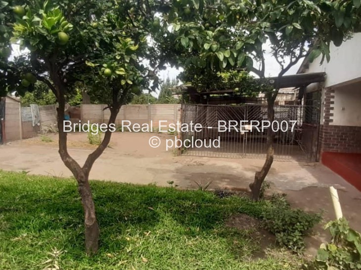 5 Bedroom House for Sale in Chitungwiza, Chitungwiza