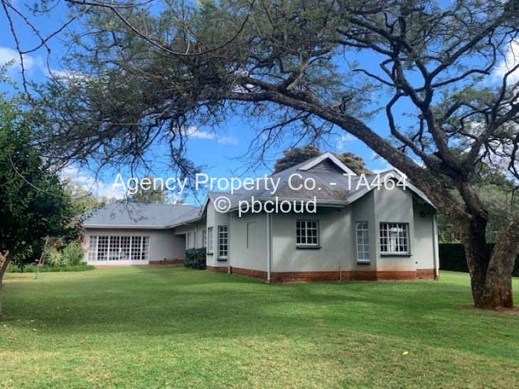 Townhouse/Complex/Cluster to Rent in Borrowdale, Harare