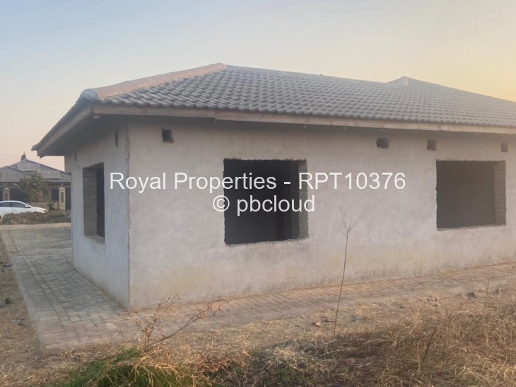 6 Bedroom House for Sale in Ruwa, Ruwa