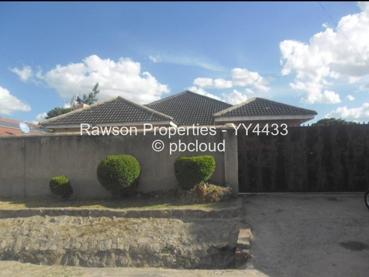8 Bedroom House for Sale in Mainway Meadows, Harare