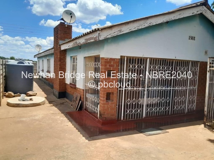 6 Bedroom House for Sale in Budiriro, Harare