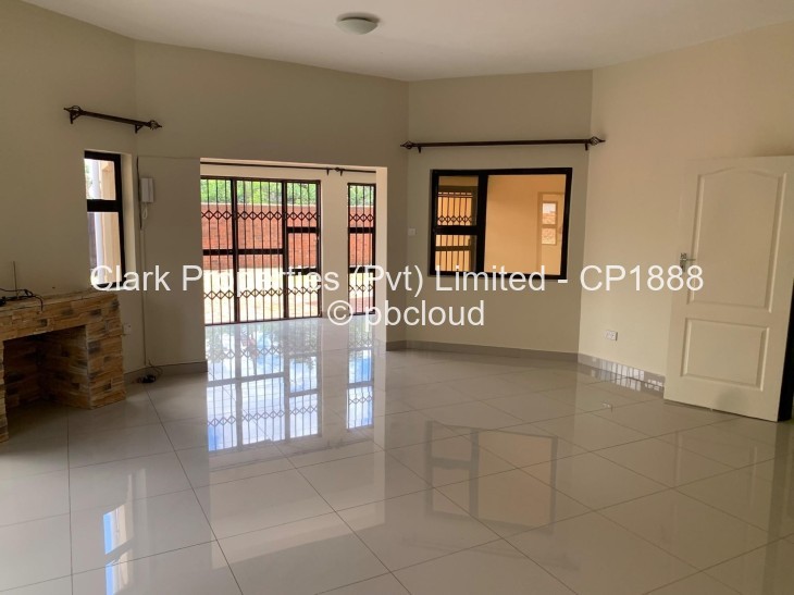 Flat/Apartment to Rent in Emerald Hill, Harare