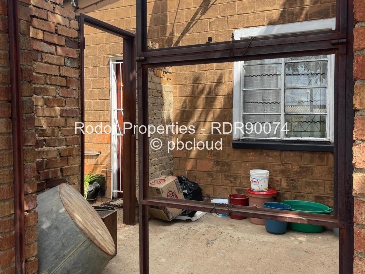 2 Bedroom House for Sale in Entumbane, Bulawayo