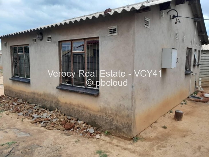 2 Bedroom House to Rent in Budiriro, Harare
