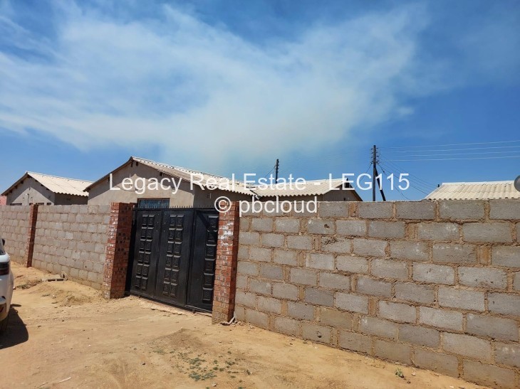 6 Bedroom House for Sale in KweKwe, Kwekwe