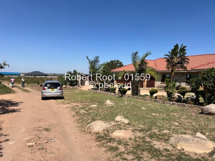 Stand for Sale in Rydale Ridge Park, Harare