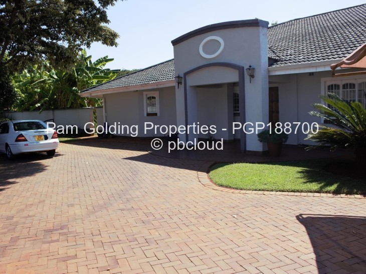 Townhouse/Complex/Cluster to Rent in Highlands, Harare