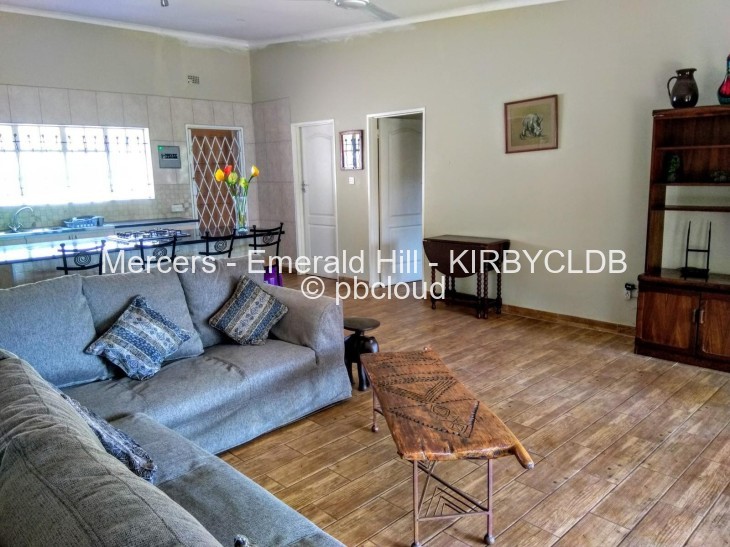 Townhouse/Complex/Cluster to Rent in Emerald Hill, Harare