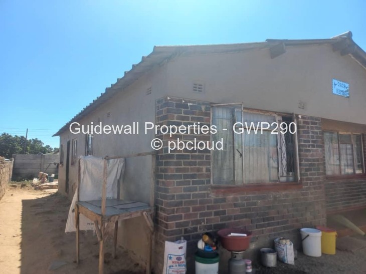 6 Bedroom House for Sale in St Marys, Chitungwiza