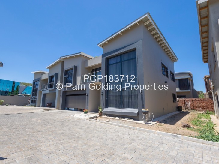 Townhouse/Cluster for Sale in Highlands