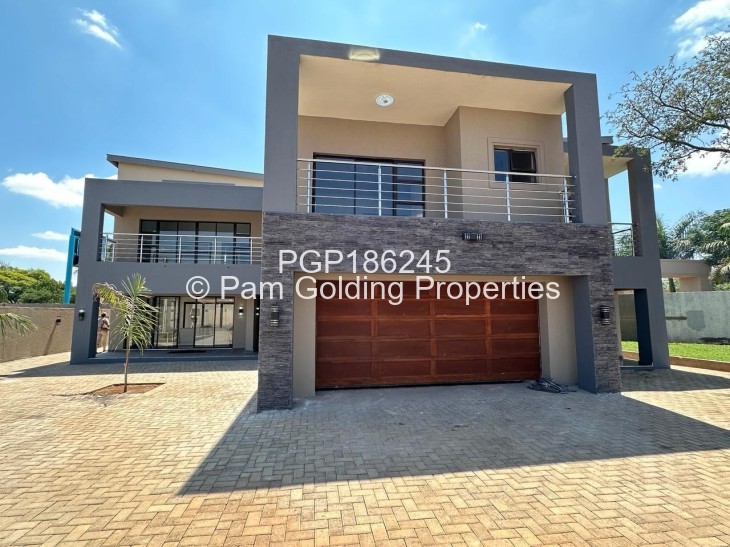 Townhouse/Complex/Cluster for Sale in Ascot